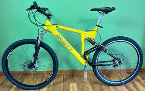 lot 132 image: Scott Neva Project Bike. 26 Frame
