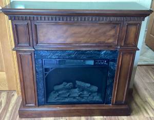 lot 184 image: Twin Star Electric Fireplace Model 23EF020SRA