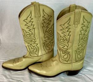 lot 200 image: Vintage Dan Post Womens Cowgirl Boots Size 8.5