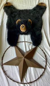 lot 210 image: Metal Wall Art Rustic Lone Star 25 Round and Small Bear Rug from Fancy Zoo
