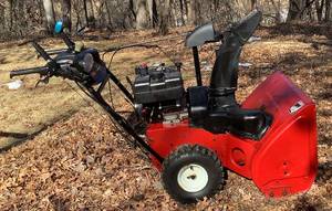 lot 203 image: Toro PowerMax 828 LXE Snowblower