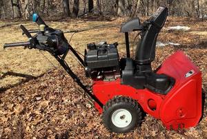 lot 204 image: Toro PowerMax 826 LXE Snowblower