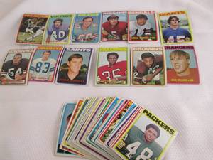 Assorted 1972 Topps Football Cards...