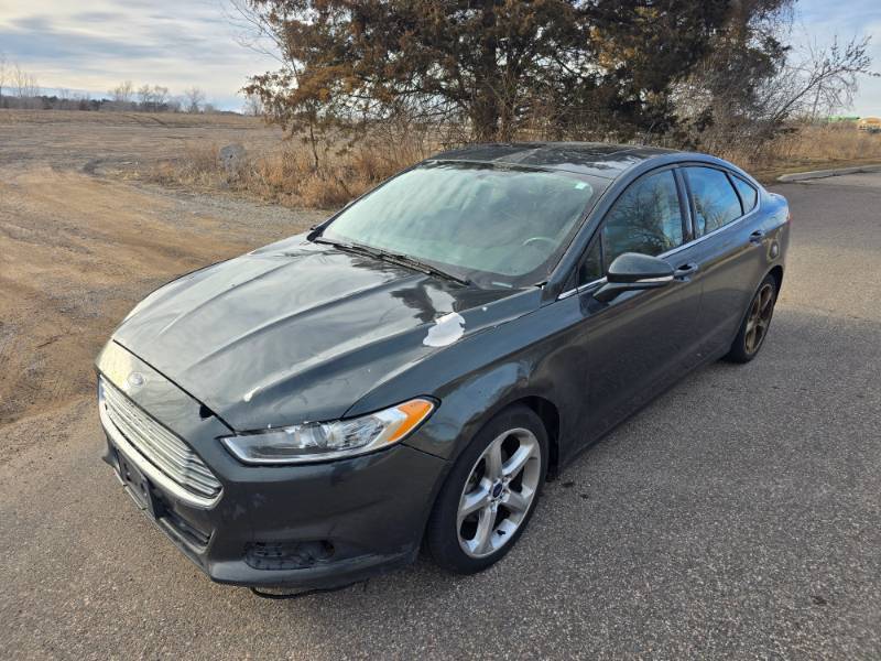 lot 10 image: 2015 Ford Fusion SE