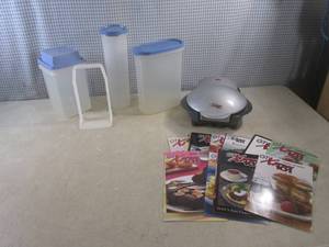 lot 79 image: (EW3) Vintage Tupperware and GT Exp...