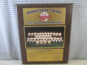 lot 92 image: (EC1) Minnesota Twins 1987 World Ch...