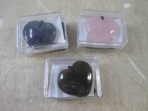 lot 165 image: (CNTR) 3 Polished Heart Shaped Gens...