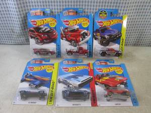 lot 187 image: (G-1) Assorted Hot Wheels in Packag...