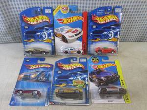 lot 188 image: (G-1) Assorted Hot Wheels in Packag...