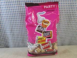 lot 205 image: (B-2) Party Pack Bag Assortment Min...