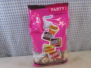 lot 206 image: (B-2) Party Pack Bag Assortment Min...