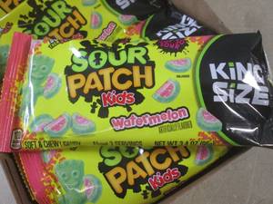 lot 246 image: (C-1) 18 King Size Bags of Watermel...