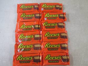 lot 292 image: (B-3) 12 Reeses Peanut Butter Cups ...