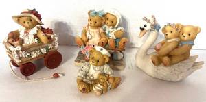 lot 91 image: Four Bear Figurines Cherished Teddies