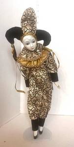 lot 106 image: Vintage Porcelain Wind Up Musical Harlequin Jester
