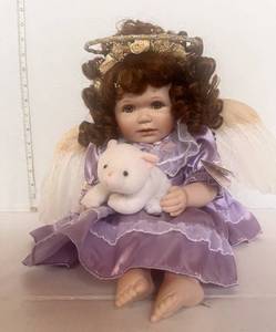 lot 114 image: Hopes Bright Light Porcelain Doll