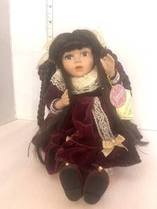 lot 116 image: Collectors Choice Jennifer Doll Music Box