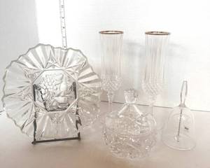 lot 129 image: Lot of Cut Glass and Crystal