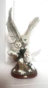 lot 138 image: 1993 Midori Mint Collection Large Owl Statue