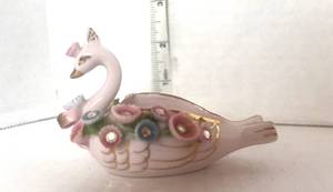lot 145 image: Antique 1940s Lefton Swan Dish
