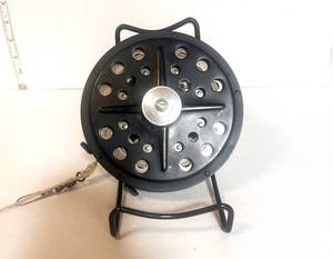 lot 27 image: Large Drag Reel