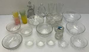 lot 21 image: Misc. Glass Household Items Including Glass Mixing Bowls & More (Some Vintage)