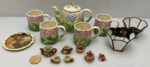 lot 48 image: Vintage Ceramic Floral Teapot With Hydrangea With Tea Cups & More