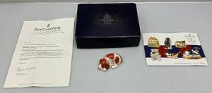 lot 51 image: Royal Crown Derby Collectors Guild Puppy Paperweight (NIB)