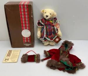 lot 64 image: Vintage 1986 Limited Edition 20532500 Gorham BP-11 Hollybeary Kringle Deck The Halls In Original Box 17