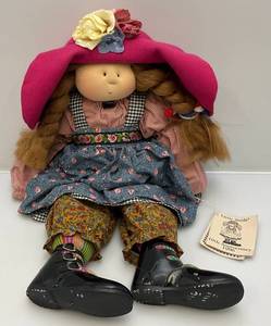lot 120 image: 1996 Gretchen Wilson Designs Little Souls 10Th Anniversary Limited Edition 1561500 (Winnie) Doll 26