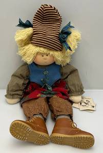 lot 121 image: 1996 Gretchen Wilson Designs Little Souls Limited Edition 671500 (Hannah) Doll 26