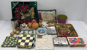 lot 122 image: Misc. Christmas Items & More