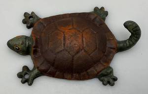 lot 125 image: Cast Metal Turtle Coat Hanger 3 34 x 5 12