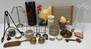 lot 126 image: Misc. Vintage Household Dcor And More