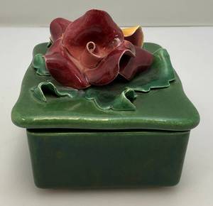 lot 132 image: Antique Ceramic Cigarette Box With 2 Matching Ashtrays Fit Inside