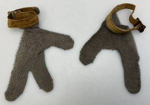 lot 160 image: Vintage 2 Finger Stainless Steel Mesh Meat Cutting Gloves
