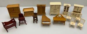 lot 186 image: Vintage Doll House Furniture