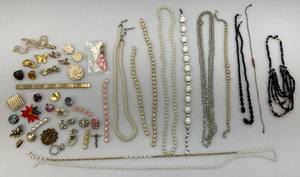 lot 190 image: Misc. Vintage Costume Jewelry & More