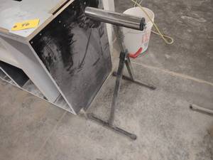 lot 46 image: 12 Adjustable Height Roller Stand...