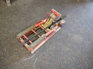 lot 84 image: Torin Motorcycle Jack (Missing a Wh...