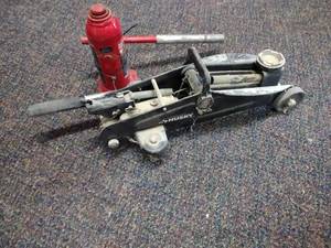 lot 85 image: Floor Jack & Bottle Jack...