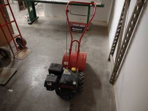 lot 93 image: Troy Bilt Bronco 14 Rear Tine Roto...