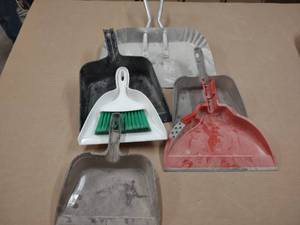 lot 186 image: Assorted Dust Pans...