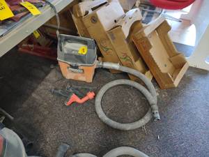 lot 206 image: Ridgid Vac 3 Gallon, 3.5 hp...