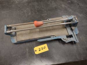lot 220 image: Tile Cutter...