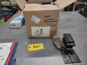 lot 321 image: Assorted Hinges...