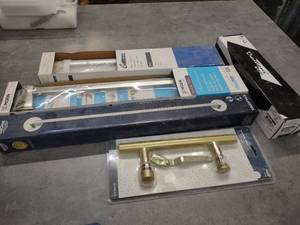 lot 325 image: Towel Bars & Shower Door Handle...