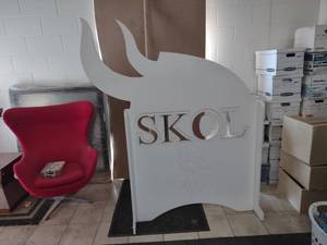 lot 368 image: Custom Vikings Skol Tailgaters TV S...