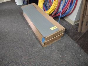 lot 372 image: (16) Gray 5 Stair Treads...