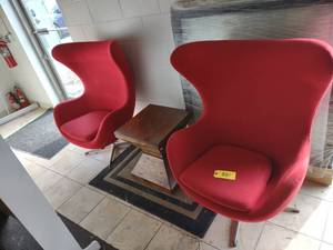 lot 387 image: (2) Chairs & End Table...
